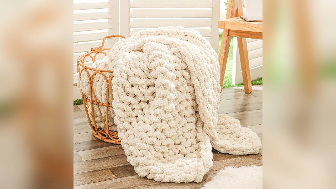 Bigacogo chunky knit throw blanket