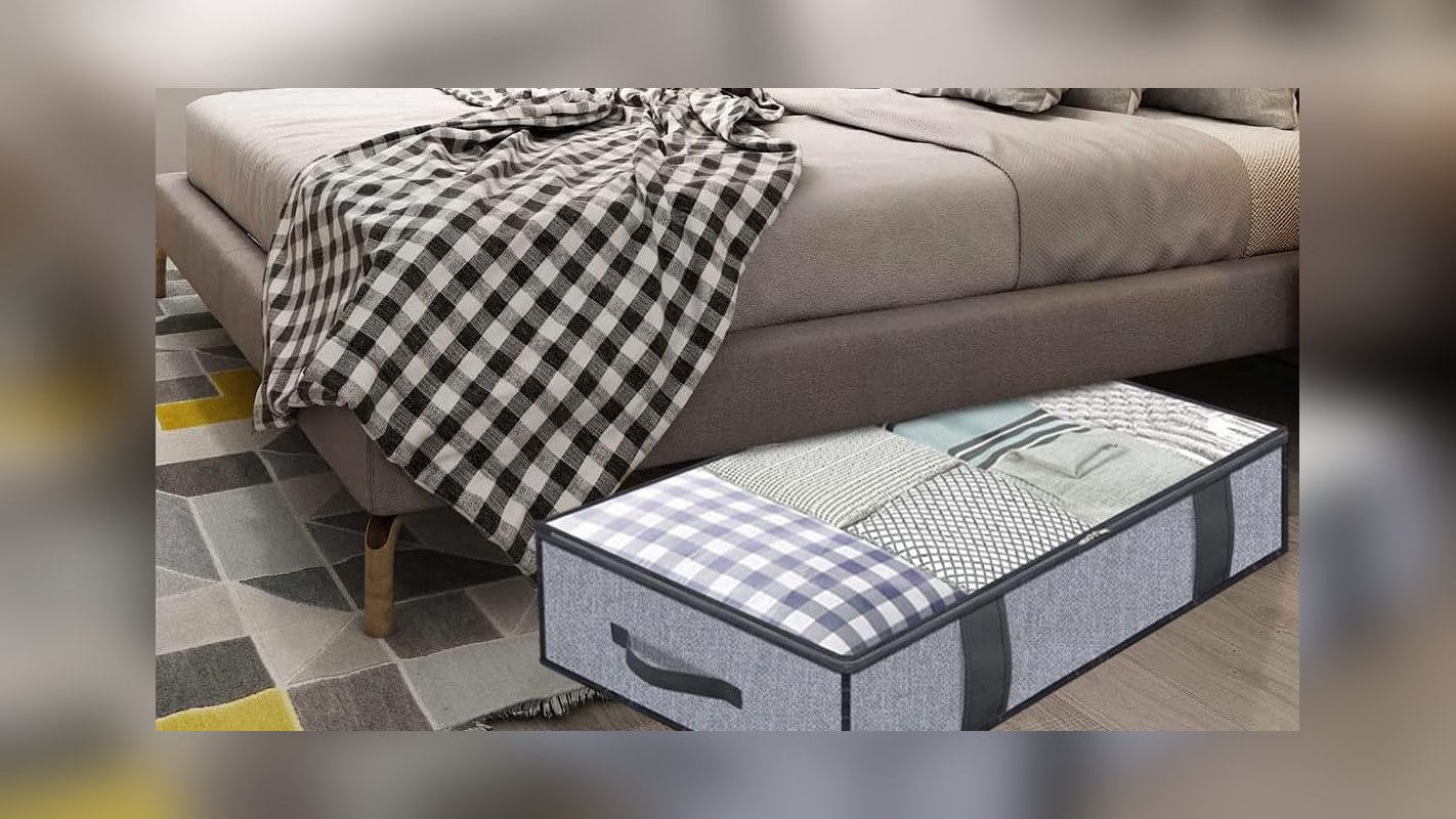 Zippered under-bed blanket storage bags with a clear window