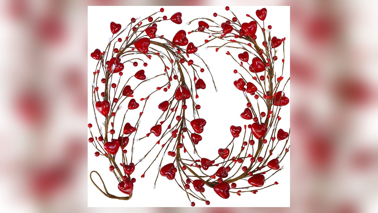 Winlyn red heart and berry Valentine garland 5.2 ft