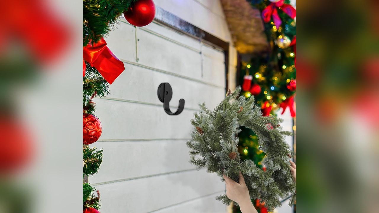 Magnetic wreath hook on a steel front door